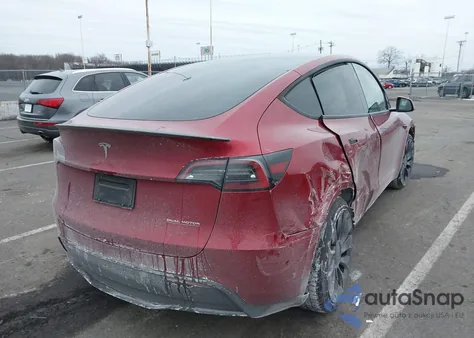 2024 Tesla Model Y Performance Dual Motor All-Wheel Drive z USA, uszkodzony, nr VIN 7SAYGDEF7RA261420